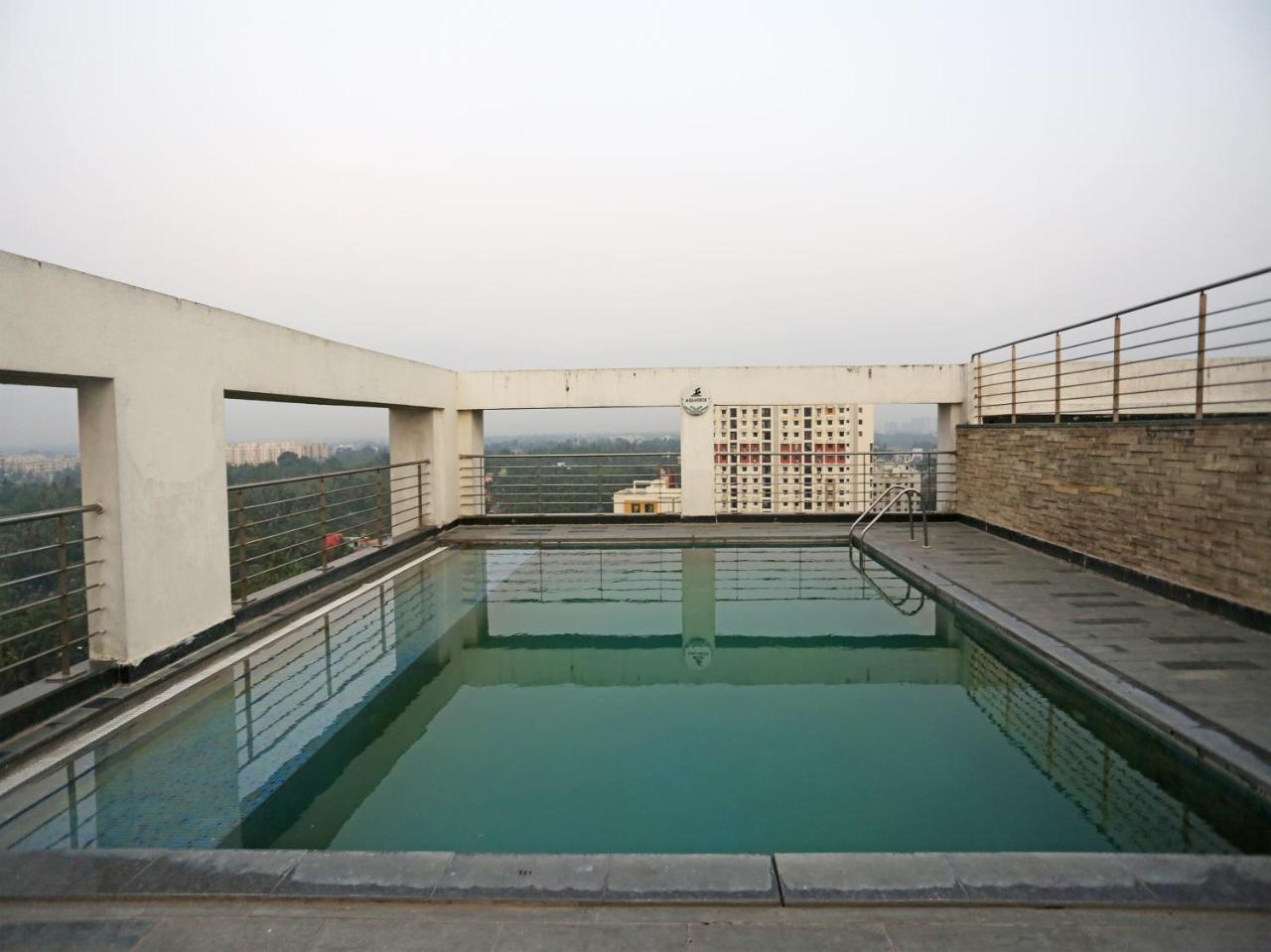 Capital O 10212 Hotel West Willows Xanadu 加尔各答 外观 照片