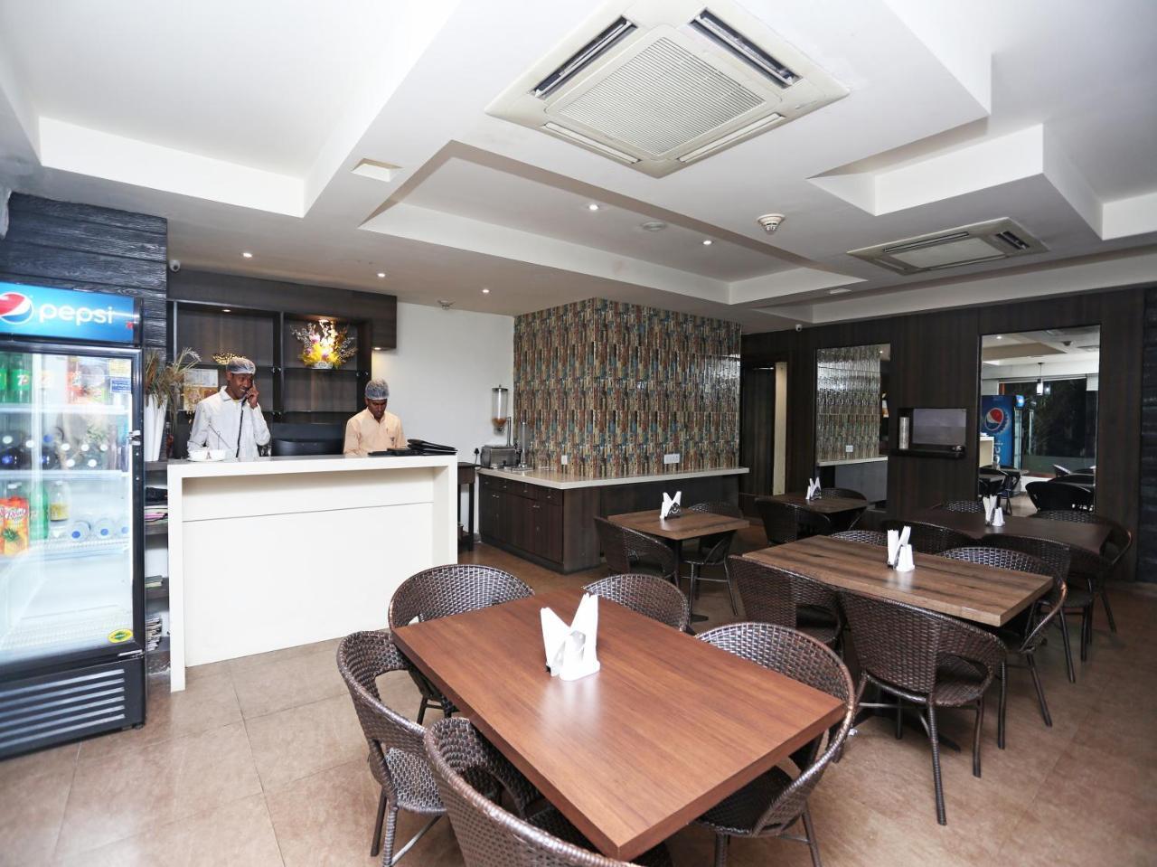 Capital O 10212 Hotel West Willows Xanadu 加尔各答 外观 照片