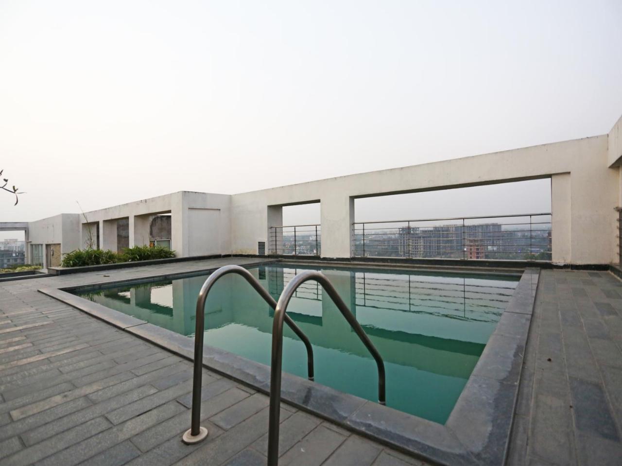 Capital O 10212 Hotel West Willows Xanadu 加尔各答 外观 照片