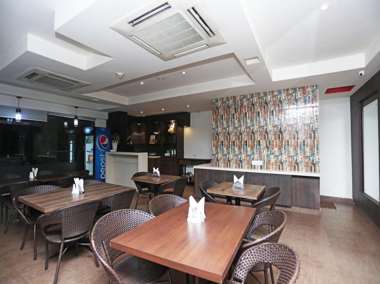 Capital O 10212 Hotel West Willows Xanadu 加尔各答 外观 照片