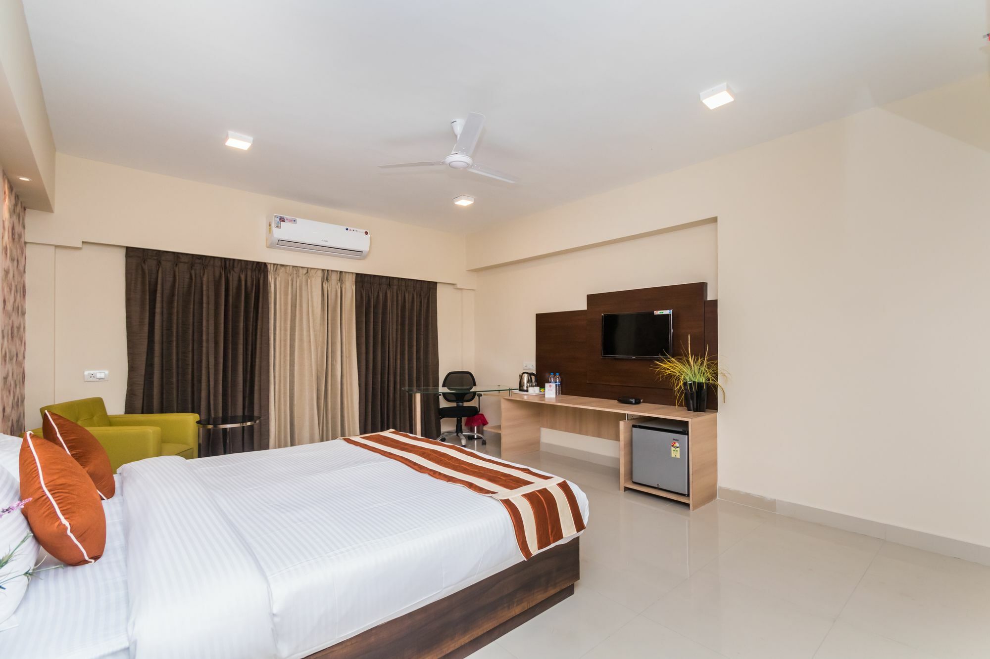 Capital O 10212 Hotel West Willows Xanadu 加尔各答 外观 照片