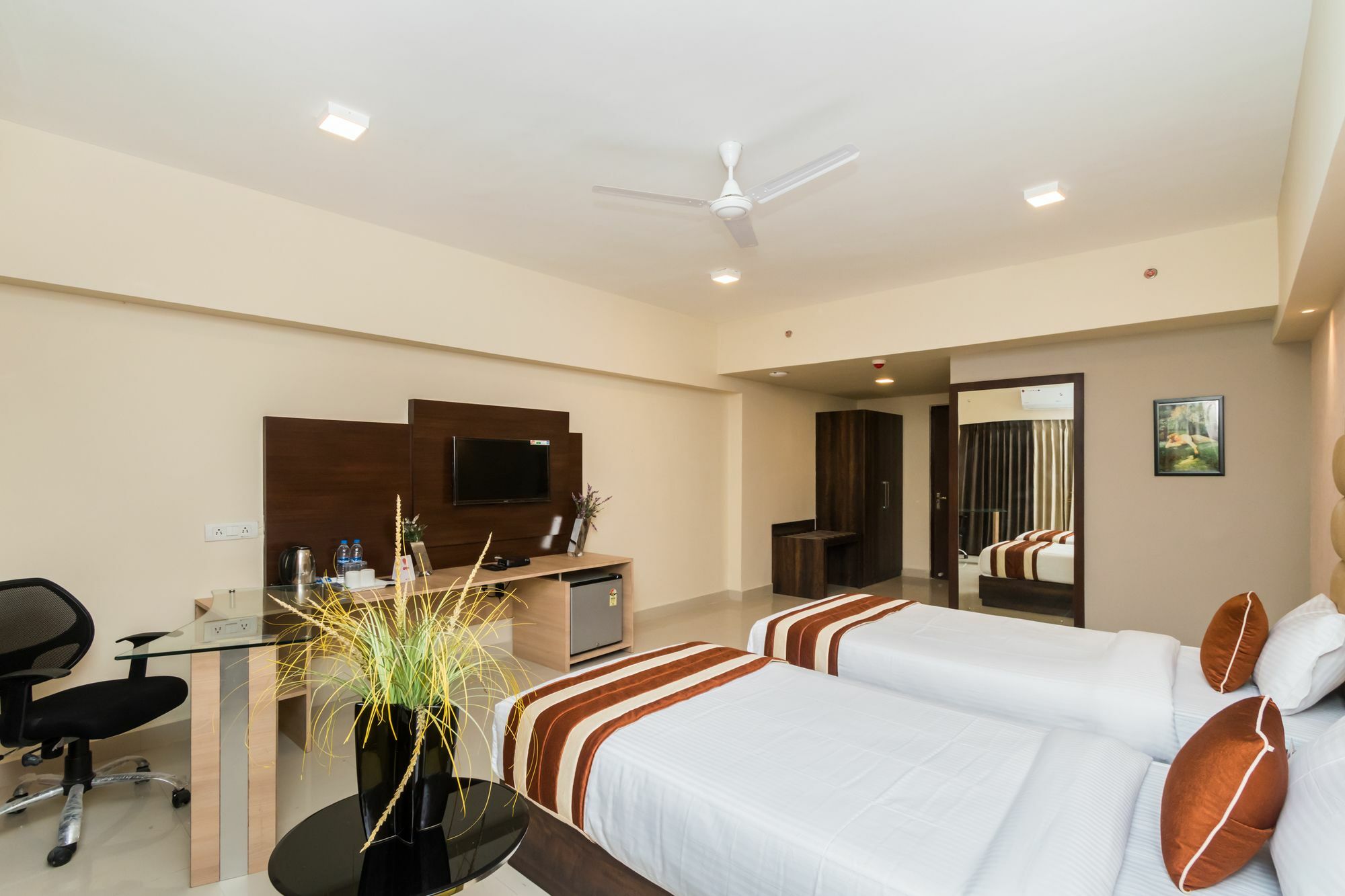Capital O 10212 Hotel West Willows Xanadu 加尔各答 外观 照片