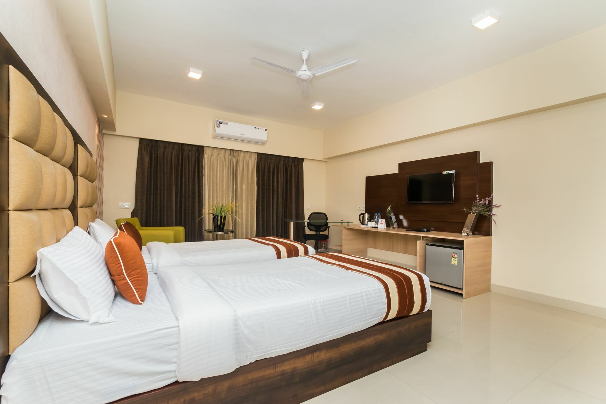 Capital O 10212 Hotel West Willows Xanadu 加尔各答 外观 照片